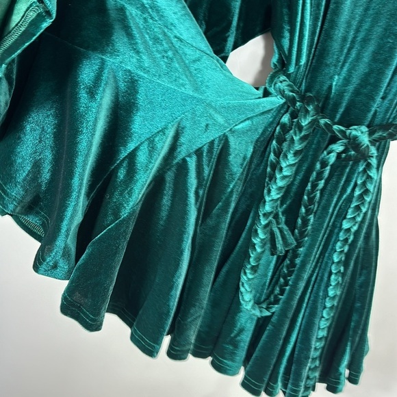Aakaa Green Velvet On The Guest List Braid Belt Mini Dress Small NWOT - Picture 7 of 12